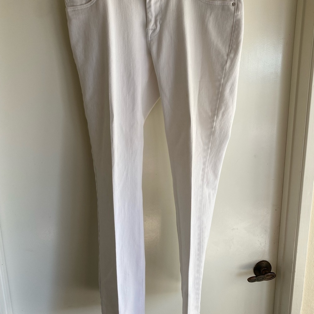 DL 1961 Cigarette Pants in white.
